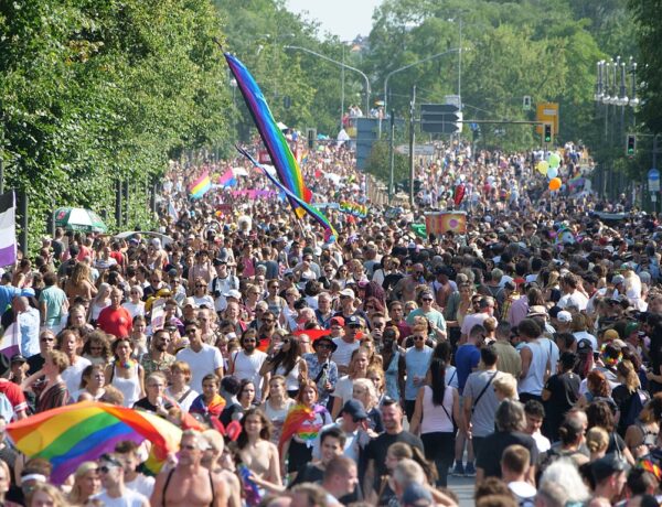 Berlim em Julho: O tradicional Christopher Street Day Berlin (Foto: 2029 / Wikimedia)